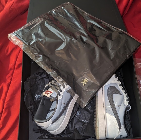 Custum Jordan 1 lows "PLAYSTATION" BY SHOE SURGEON - Picture 7 of 8